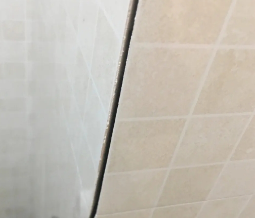 永顺瓷砖空鼓维修公司分享阳台瓷砖脱落的修复过程可以分为以下几个步骤